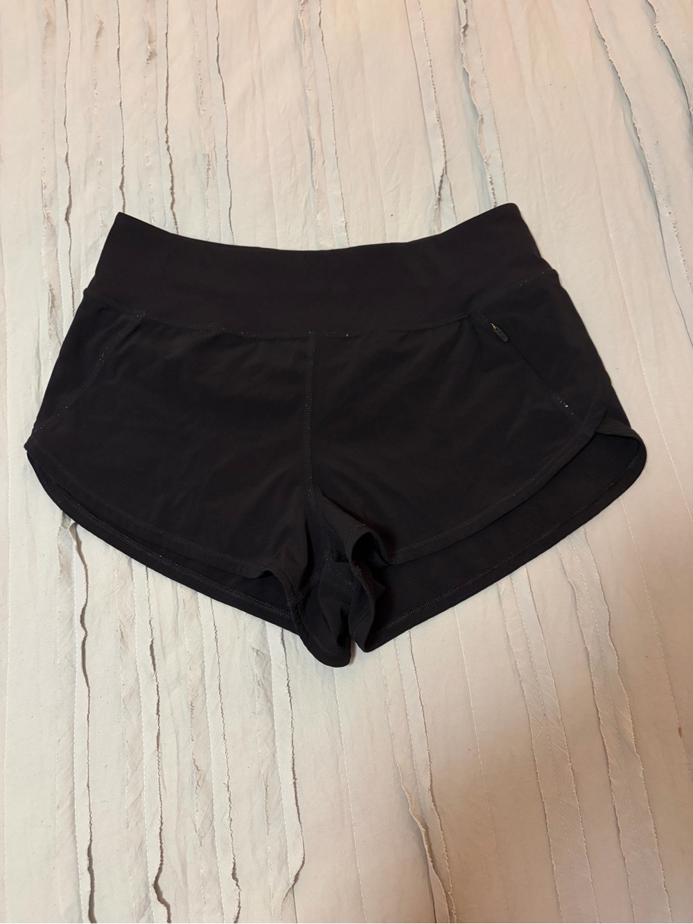 Aritzia MoveTech™ Steady Hi-Rise 2.5” Short | Size 6